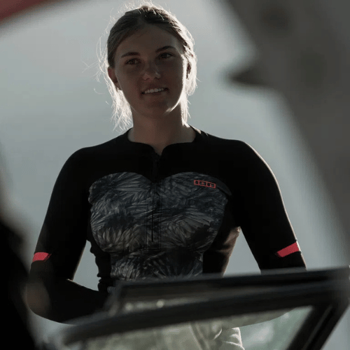 ION Neo Zip Top 1.5mm Women – Black Flowers | Lightweight Warmth & UV Protection